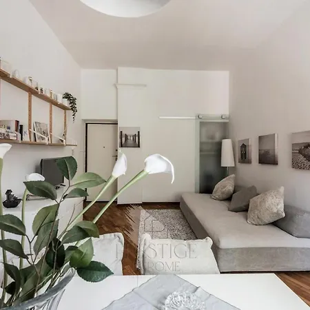 Vatican Gallery Apartment *